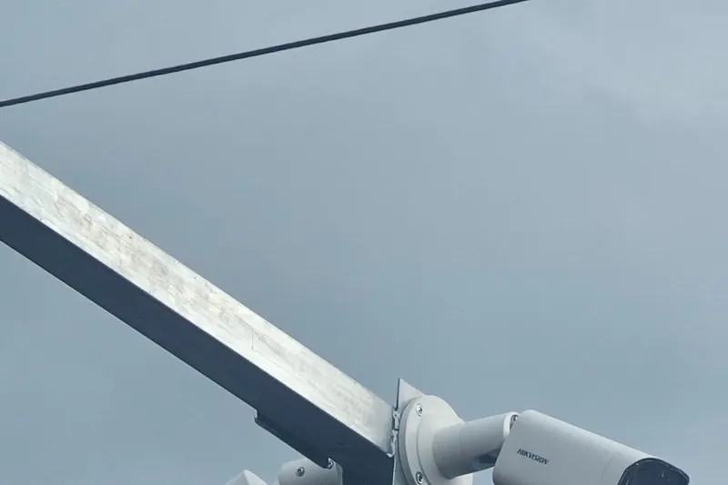 Cámaras de videovigilancia en poste